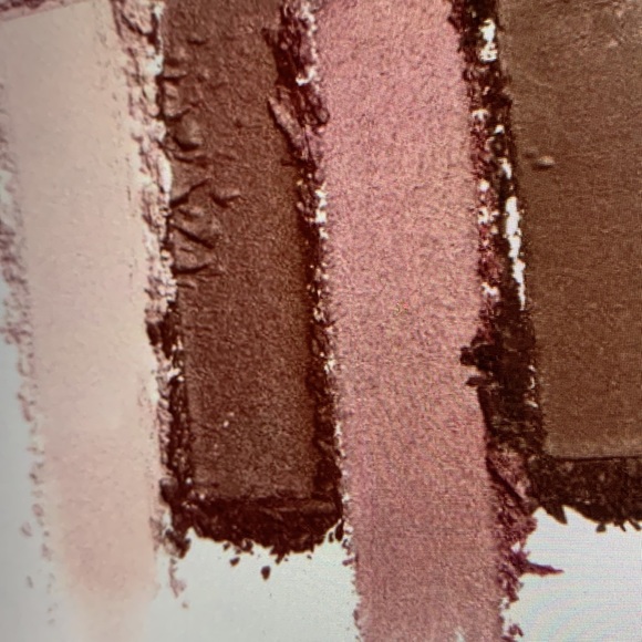 Clinique eyeshadow and blush pack - Picture 7 of 10